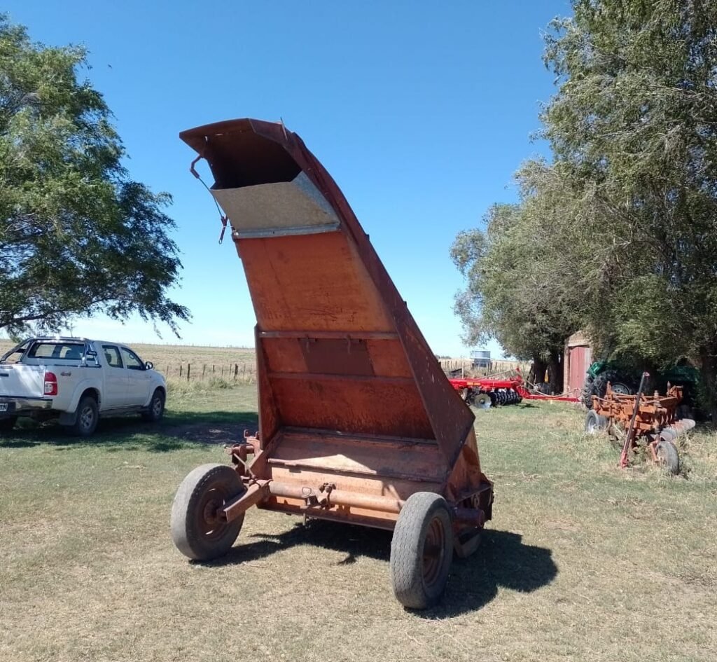 Picadora Minervino y Carro Forrajero Fraga | Buen Estado General