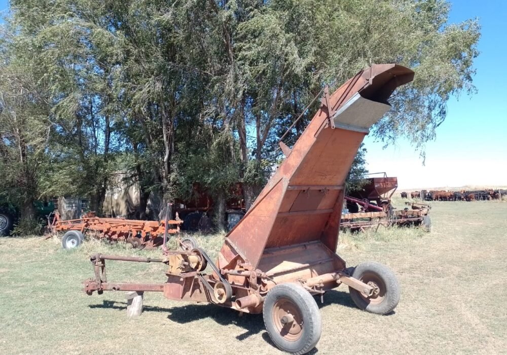 Picadora Minervino y Carro Forrajero Fraga | Buen Estado General