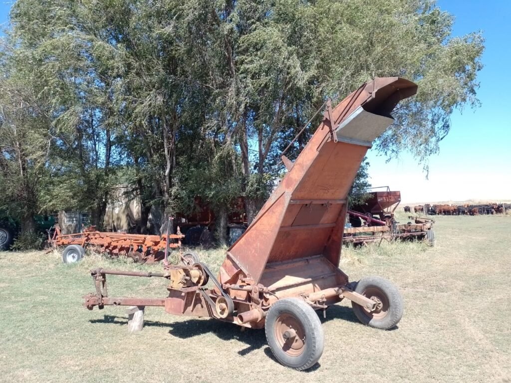 Picadora Minervino y Carro Forrajero Fraga | Buen Estado General