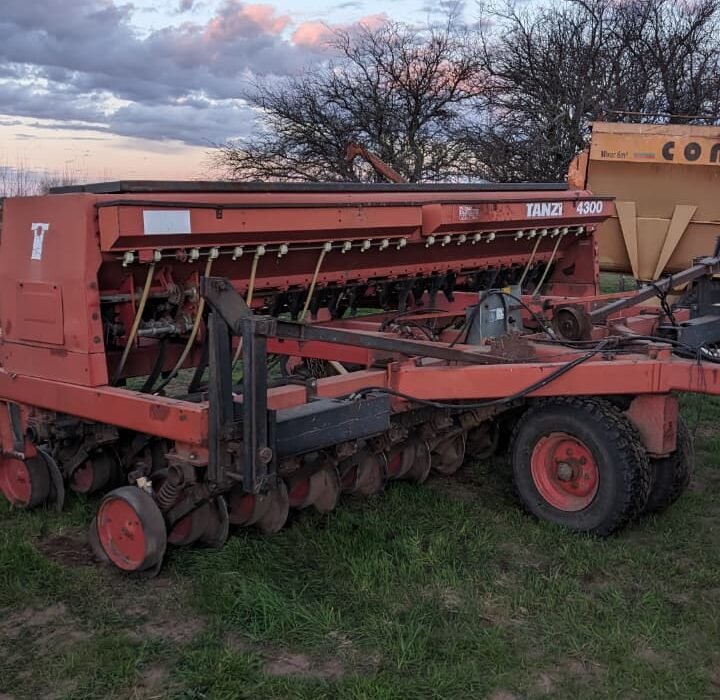 Sembradora Tanzi 4300