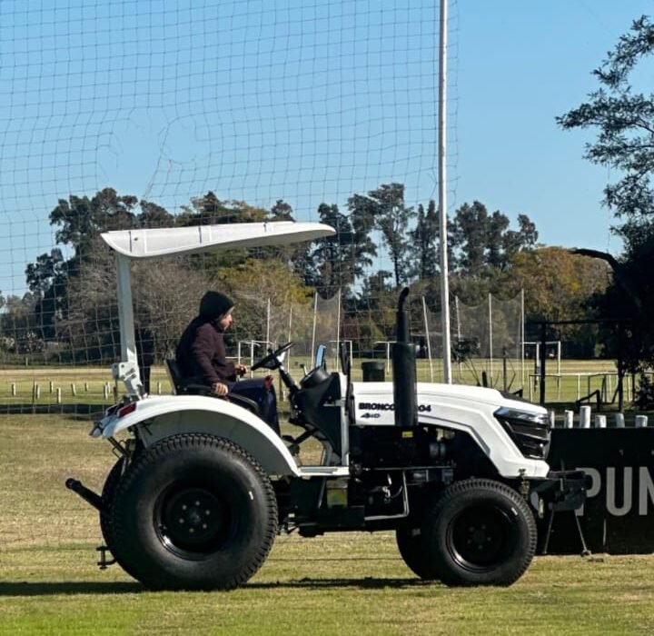TRACTOR BRONCO TR404